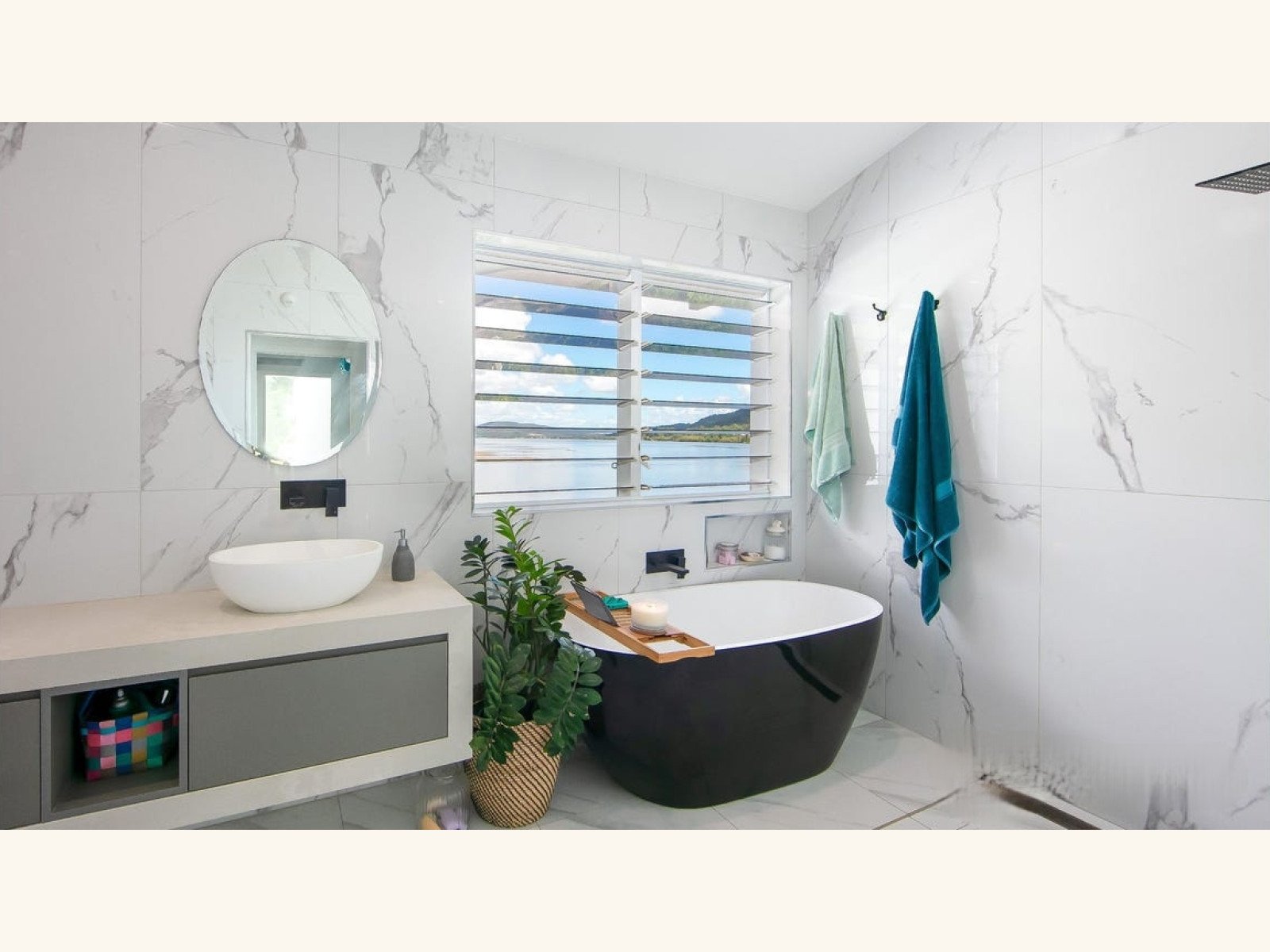 Riverside Residence —Bath room  - River View