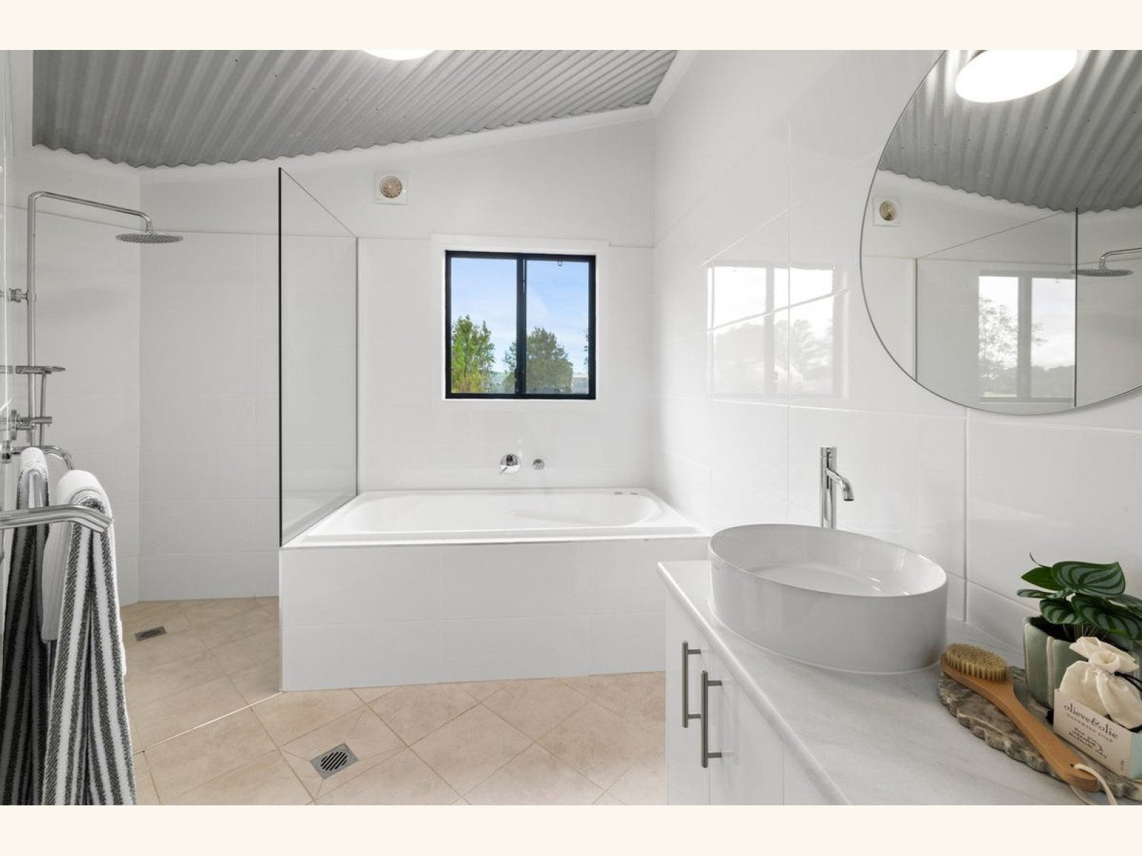 River Home — image 4